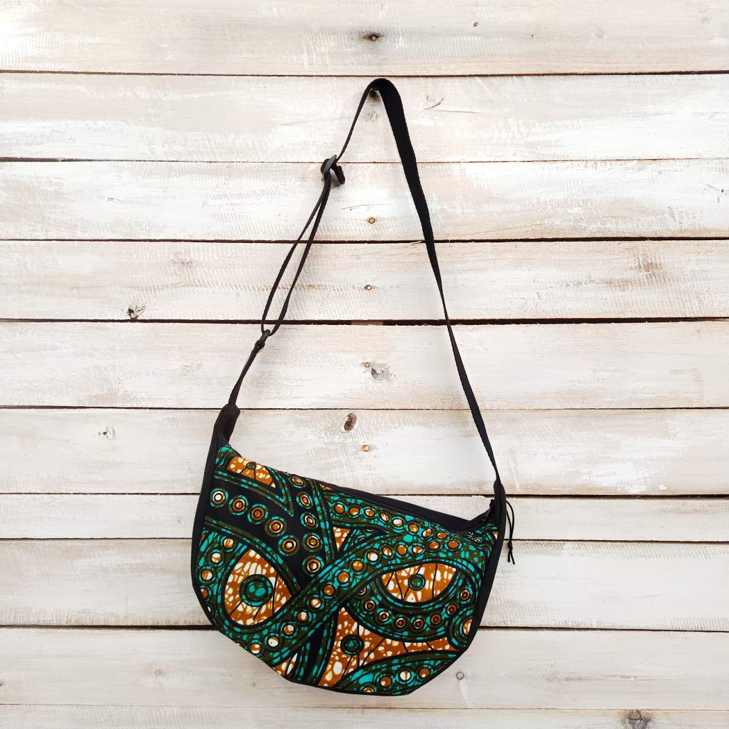 Bolso Bandolera media luna 04